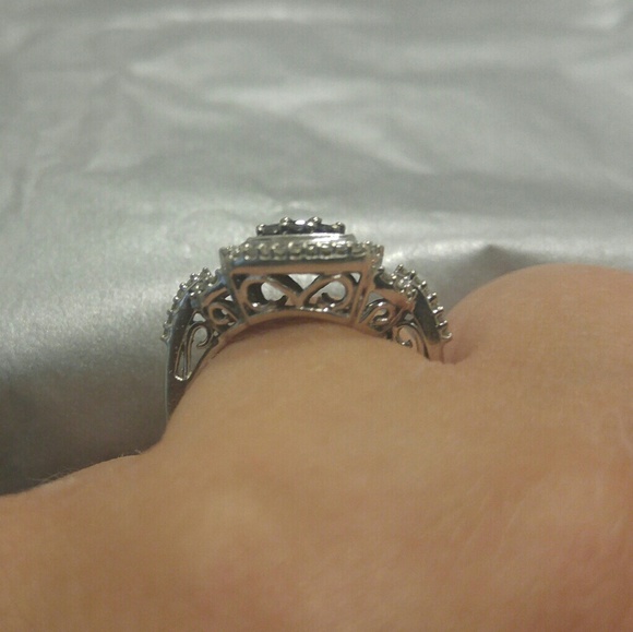 10K White Gold w/ Blk&White Diamonds (Video) - Picture 4 of 9